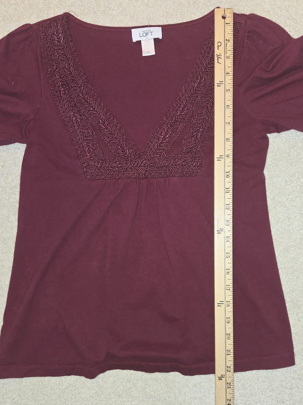 LOFT Wine Embroidered V-Neck Puff Sleeve Easy Fit Comfy Top Womens Size XS